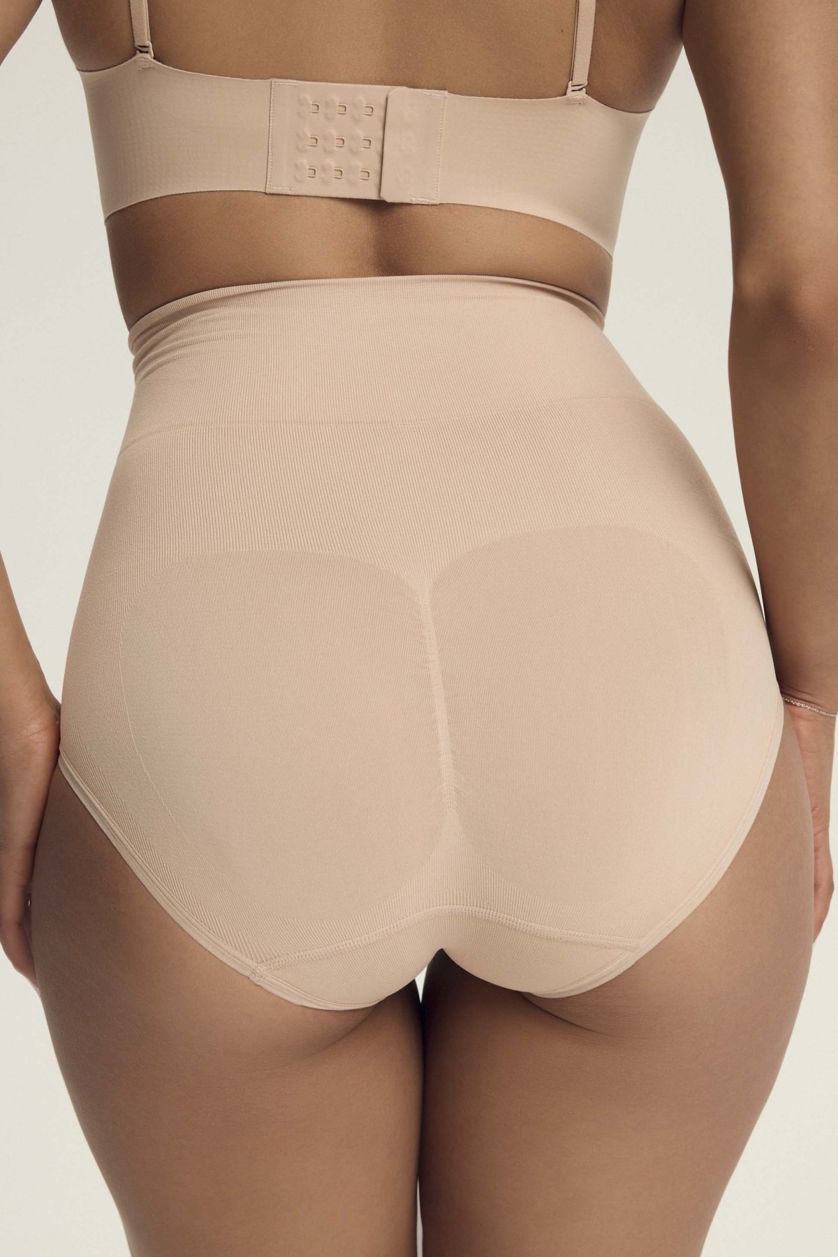 Modelující kalhotky Esotiq Shrinky - push-up Béžová L