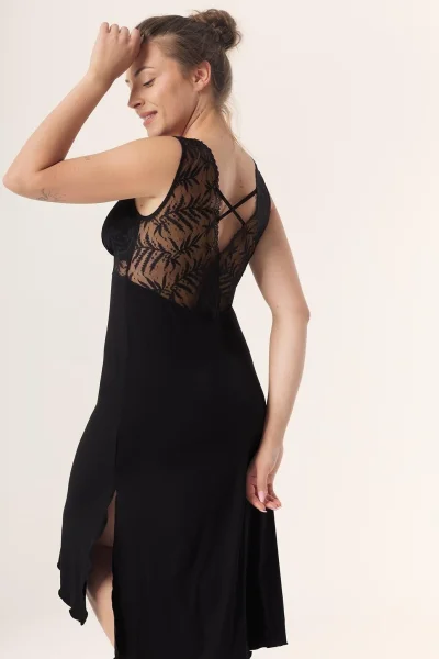 Noční košilka s rozparkem Petra - viskóza - Černá