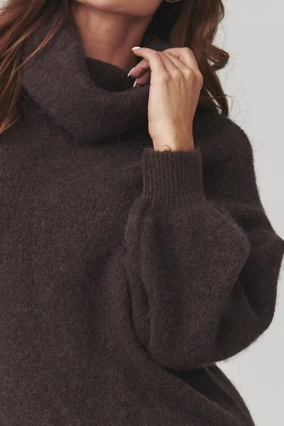 Dámský svetr s rolákem C19 - tmavě hnědý - Tmavě hnědá