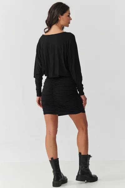 Mini šaty s nařasením M900 - černé - Černá