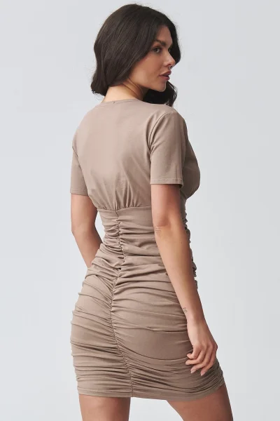 Dámské šaty s řasením M934 - mocca - Mocca