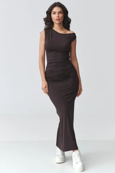 Dámské šaty s rozparkem M928 - tm. hnědé - Tmavě hnědá