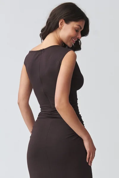 Dámské šaty s rozparkem M928 - tm. hnědé - Tmavě hnědá