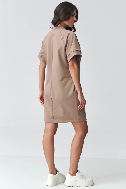 Krátké dámské šaty M920 - mocca - Mocca