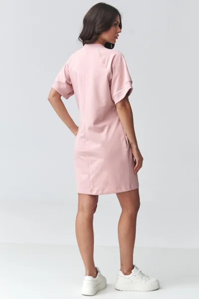 Krátké dámské šaty M920 - pudrově růžové - Pudrově růžová