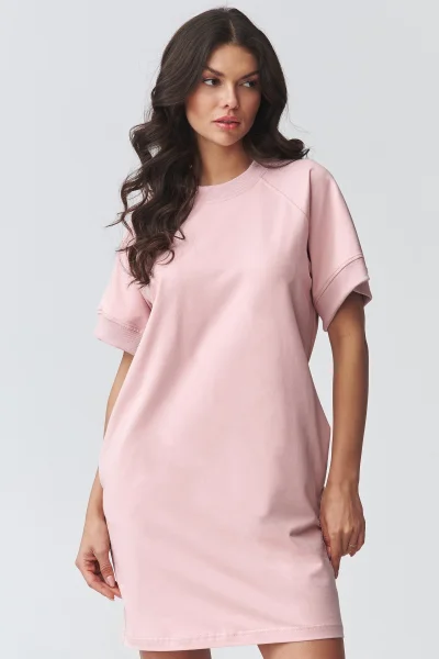 Krátké dámské šaty M920 - pudrově růžové - Pudrově růžová