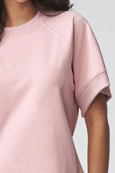 Krátké dámské šaty M920 - pudrově růžové - Pudrově růžová