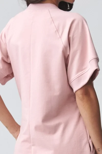 Krátké dámské šaty M920 - pudrově růžové - Pudrově růžová