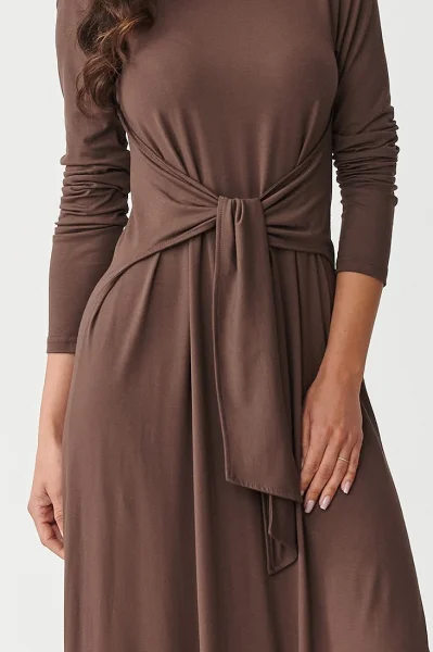 DARBRO Klasické šaty M894 tmavě hnědé - Tmavě hnědá