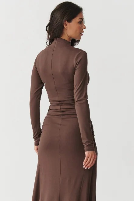 Elegantní šaty M897 tmavě hnědé - Tmavě hnědá