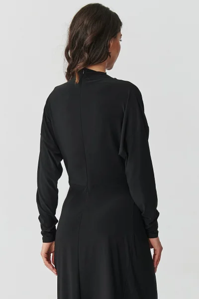 Klasické šaty M907 - Černá