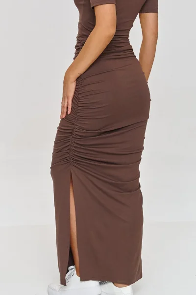 Dlouhé šaty s nařasením M872 - tm. hnědé - Tmavě hnědá