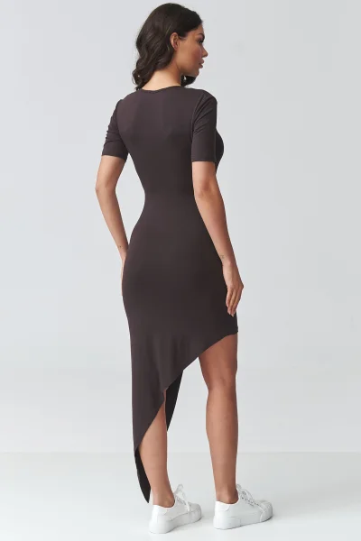 Asymetrické šaty M923 - tm. hnědé - Tmavě hnědá