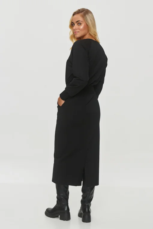 Sportovně-elegantní šaty M842 - černé
